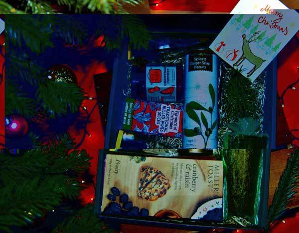 Roquefort Salad Recipe with Pears, Chicory and Walnut - Tree2mydoor