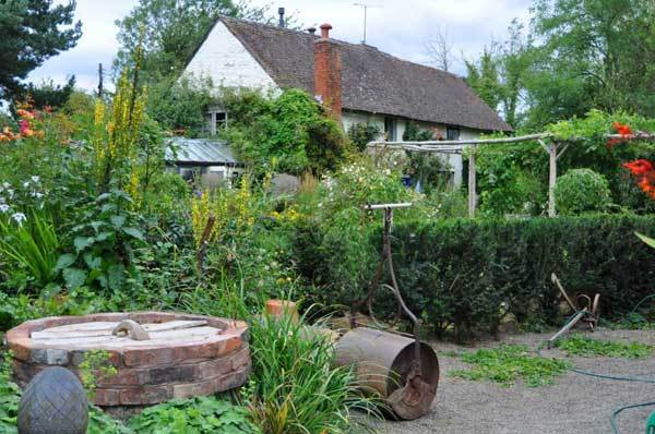 How to Make an English Country Garden - Tree2MyDoor Blog